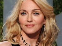 Мадонна запустила в своего менеджера куском торта