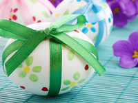 Как красить пасхальные яйца