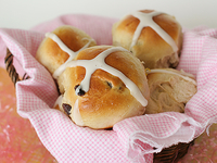 Пасха 2012: Готовим горячие крестовые булочки