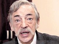 Михаил Боярский снял свою знаменитую шляпу