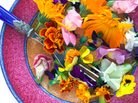 Как используют цветы в кулинарии?