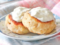 Сырники с белым шоколадом и клубникой