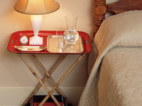 Прикроватные столики и тумбочки: 30 нестандартных решений