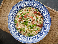 Рис с зеленым горошком и ветчиной