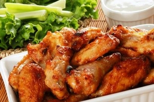 Как приготовить куриные крылышки в остром соусе (ВИДЕО)