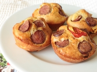 Рецепт для пикника: Маффины с помидорами и сосисками