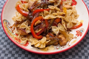 Как приготовить фарфалле с курицей и медом (ВИДЕО)