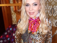 Писательница Юлия Шилова прячет свежие шрамы