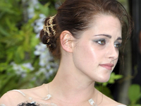 Модная идея от Кристен Стюарт: Цепочка в волосах