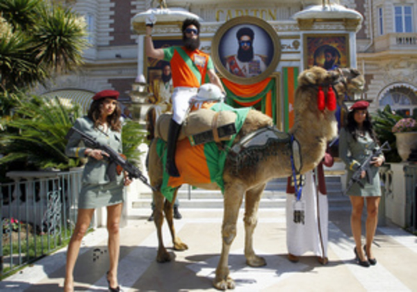 Саша Барон Коэн явился  на Каннский кинофестиваль на верблюде