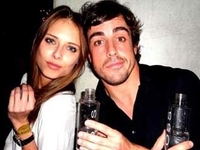 Звезда Формулы 1 соблазнил российскую модель