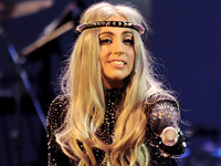 Lady Gaga будет петь на русском языке
