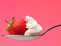 Клубника со сметанным кремом