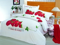 Клубничные мотивы в интерьере