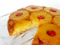 Перевернутый пирог с ананасами и вишней