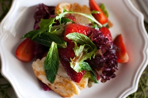 Как приготовить салат из клубники от Джейми Оливера (ВИДЕО)