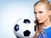 Как женщины готовятся к Евро-2012