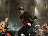 Red Hot Chili Peppers в ближайшее время выпустят 18 новых песен