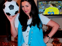 Евро 2012: Гламурные звезды тоже болеют за наших