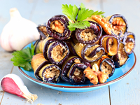 Рулетики из баклажанов: ТОП-5 рецептов