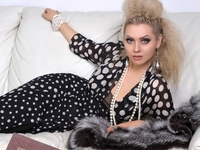 Квартира Лены Лениной с ее портретом в... туалете и не только!