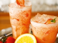 Апельсиново-клубничный коктейль