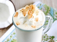 Кокосовый молочный коктейль с бананом