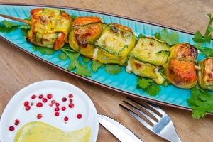 Как приготовить рыбные шашлычки с цуккини (ВИДЕО)