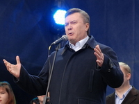 Янукович спел дуэтом с Кобзоном