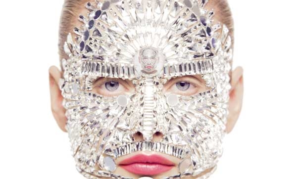 Бренд Chanel снял видео к выходу новых помад