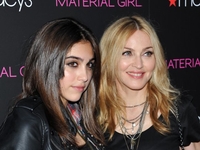 Семейный подряд: Самые стильные звездные мамы с дочками