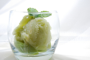 Как приготовить яблочно-лаймовый сорбет (ВИДЕО)