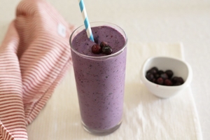 Как приготовить черничный смузи (ВИДЕО)