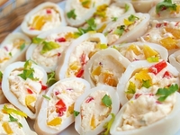 Кальмары, фаршированные сладким перцем и сыром