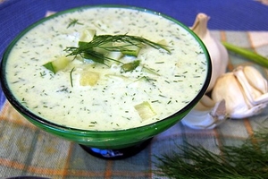 Как приготовить холодный овощной суп (ВИДЕО)