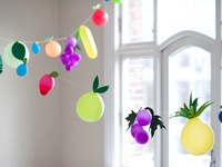 Гирлянда для детской комнаты из надувных шариков