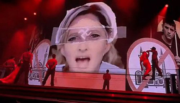 Мадонна: Используя свастику, я протестую против нетерпимости