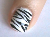 Делаем модный маникюр с рисунком зебра