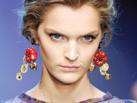 Модные аксессуары лета 2012 – крупные браслеты и серьги