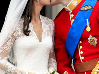 ТОП-10 свадебных поцелуев звезд