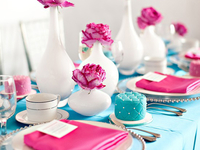 Как украсить стол цветами: Лучшие идеи