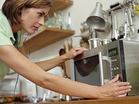 Чистим микроволновку без усилий и за 5 минут