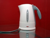 Эксперты: Не покупайте пластмассовые электрочайники