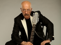 Чем выделяется квартира певца Александра Розенбаума (17 фото)