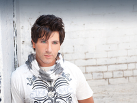 В доме восточного красавца-певца Авраама Руссо