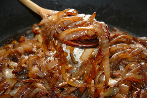 Как приготовить карамелизированный лук (ВИДЕО)