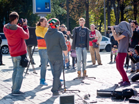 Иван Дорн и ТНМК сняли клип на песню Все по 8 гривень в центре Киева