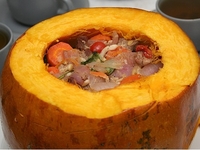 Запеченная тыква с мясом и овощами