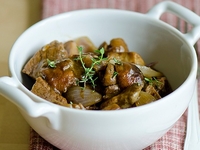 Жаркое из говядины с белыми грибами