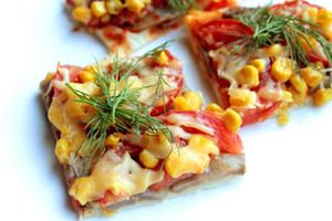 Как приготовить пирог с помидорами, грибами и кукурузой